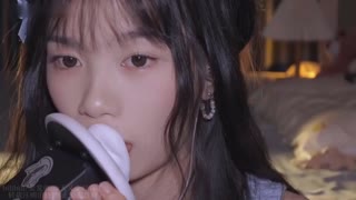 ASMR – 贴近摩擦 呼气舔耳 _ 今天又变好看了